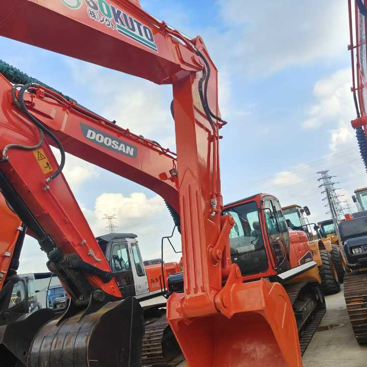 Hitachi Brand Zx210 Crawler Excavator 21tons Digger for Sale Used Hitachi Zx200 210 350 Excavator in Stock on Sale - Экскаватор: фото 2 Hitachi Brand Zx210 Crawler Excavator 21tons Digger for Sale Used Hitachi Zx200 210 350 Excavator in Stock on Sale - Экскаватор: фото 2