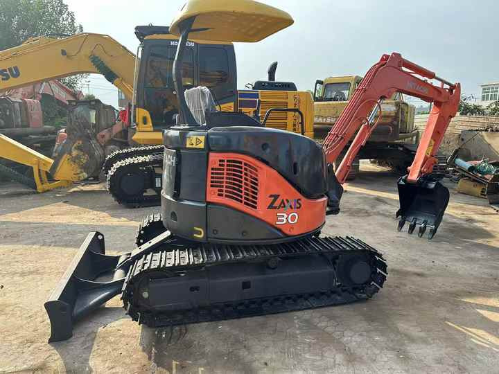 Mini 3-Ton Excavator used Hitachi ZX30 excavator with Excellent Performance and Low Price for sale! - Мини-экскаватор: фото 3 Mini 3-Ton Excavator used Hitachi ZX30 excavator with Excellent Performance and Low Price for sale! - Мини-экскаватор: фото 3