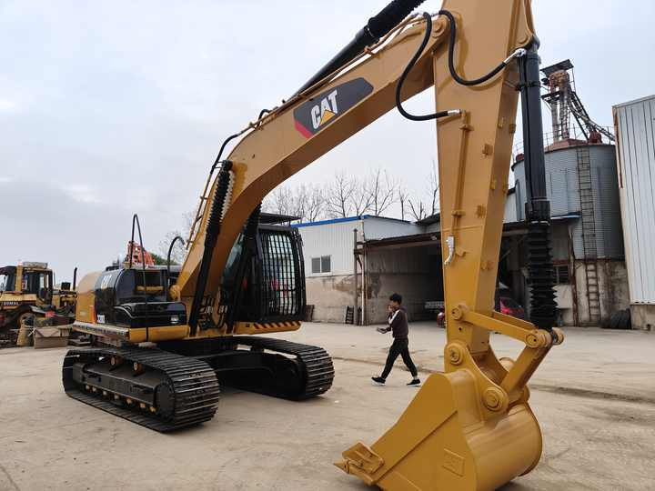 Second Hand Excavator 330D Used Low Price Caterpillar CAT 312D 315D 320D 325D in Good Condition - Гусеничный экскаватор: фото 2 Second Hand Excavator 330D Used Low Price Caterpillar CAT 312D 315D 320D 325D in Good Condition - Гусеничный экскаватор: фото 2