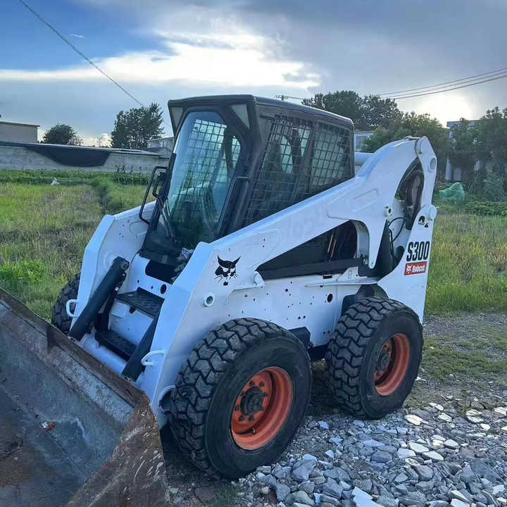 Used Bob Cat Bob Cat S300 Used Mini Skid Steer Wheel Loader Multifunctional Track Loaders Bobcat S300 - Мини-погрузчик с бортовым поворотом: фото 5 Used Bob Cat Bob Cat S300 Used Mini Skid Steer Wheel Loader Multifunctional Track Loaders Bobcat S300 - Мини-погрузчик с бортовым поворотом: фото 5