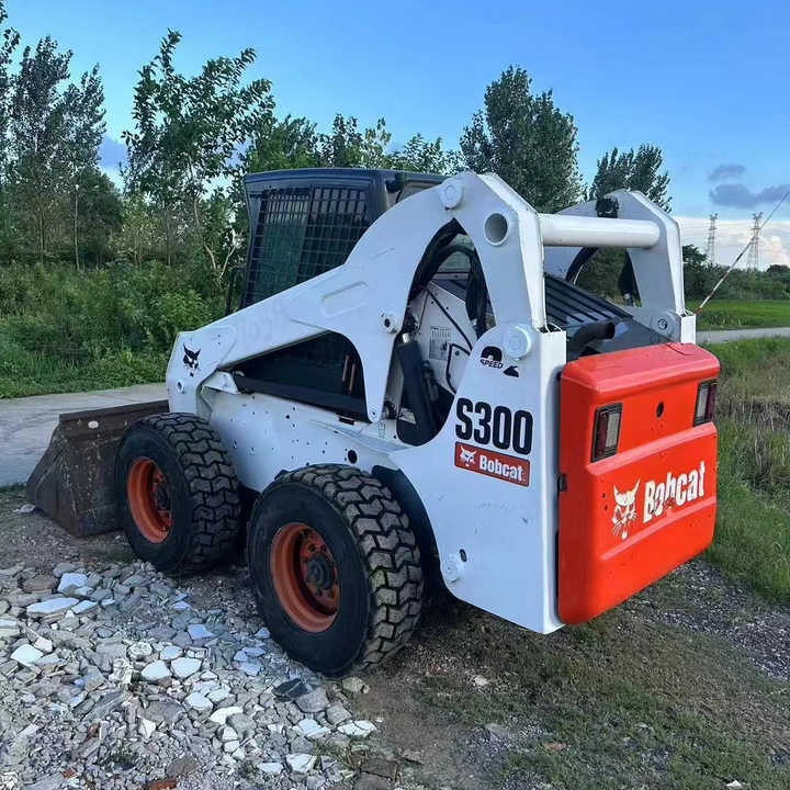 Used Bob Cat Bob Cat S300 Used Mini Skid Steer Wheel Loader Multifunctional Track Loaders Bobcat S300 - Мини-погрузчик с бортовым поворотом: фото 3 Used Bob Cat Bob Cat S300 Used Mini Skid Steer Wheel Loader Multifunctional Track Loaders Bobcat S300 - Мини-погрузчик с бортовым поворотом: фото 3