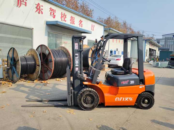 Used China Famous Brand HeLi Brand 2t Forklift for Sale HeLi Brand 2t 3t 5t 7t 10t Forklift Can Provide for You Best Price - Вилочный погрузчик: фото 2 Used China Famous Brand HeLi Brand 2t Forklift for Sale HeLi Brand 2t 3t 5t 7t 10t Forklift Can Provide for You Best Price - Вилочный погрузчик: фото 2
