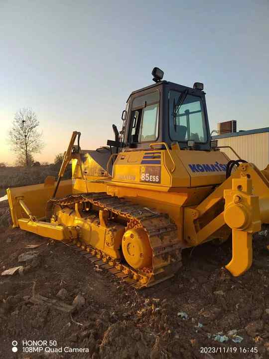 Used Komatsu Bulldozer D85 Strong Power Komatsu D85 Track Dozer for Sale - Бульдозер: фото 2 Used Komatsu Bulldozer D85 Strong Power Komatsu D85 Track Dozer for Sale - Бульдозер: фото 2