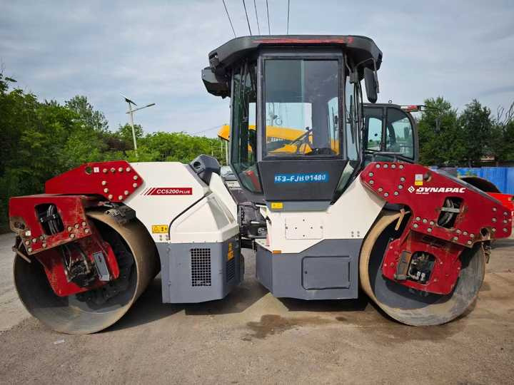 Used Original Dynapac CC5200 Double Drum Vibratory Roller Dynapac 5200 15 Tons Compactor Roller Road Machinery on Sale - Дорожный каток: фото 4 Used Original Dynapac CC5200 Double Drum Vibratory Roller Dynapac 5200 15 Tons Compactor Roller Road Machinery on Sale - Дорожный каток: фото 4