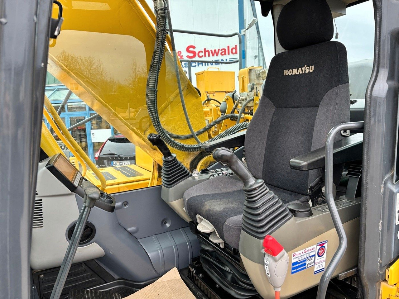 Komatsu HB215LC-3 - Гусеничный экскаватор: фото 4 Komatsu HB215LC-3 - Гусеничный экскаватор: фото 4