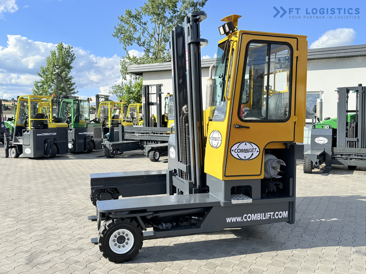 COMBILIFT C4000 / GAS / DUPLEX - 4100MM / SIDE SHIFT / FREE LIFT / FULL HEATED CABIN / ONLY 4223 HOURS / CONDITION – LIKE NEW! - Четырехсторонний погрузчик: фото 3 COMBILIFT C4000 / GAS / DUPLEX - 4100MM / SIDE SHIFT / FREE LIFT / FULL HEATED CABIN / ONLY 4223 HOURS / CONDITION – LIKE NEW! - Четырехсторонний погрузчик: фото 3