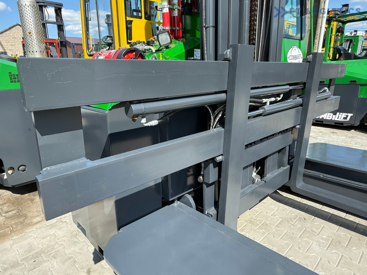 COMBILIFT C5000E / ELECTRIC / TRIPLEX 8300MM / FULL FREE LIFT / WIDE POSITIONER / FORK SIDESHIFT / BATTERY LIKE NEW - Четырехсторонний погрузчик: фото 5 COMBILIFT C5000E / ELECTRIC / TRIPLEX 8300MM / FULL FREE LIFT / WIDE POSITIONER / FORK SIDESHIFT / BATTERY LIKE NEW - Четырехсторонний погрузчик: фото 5
