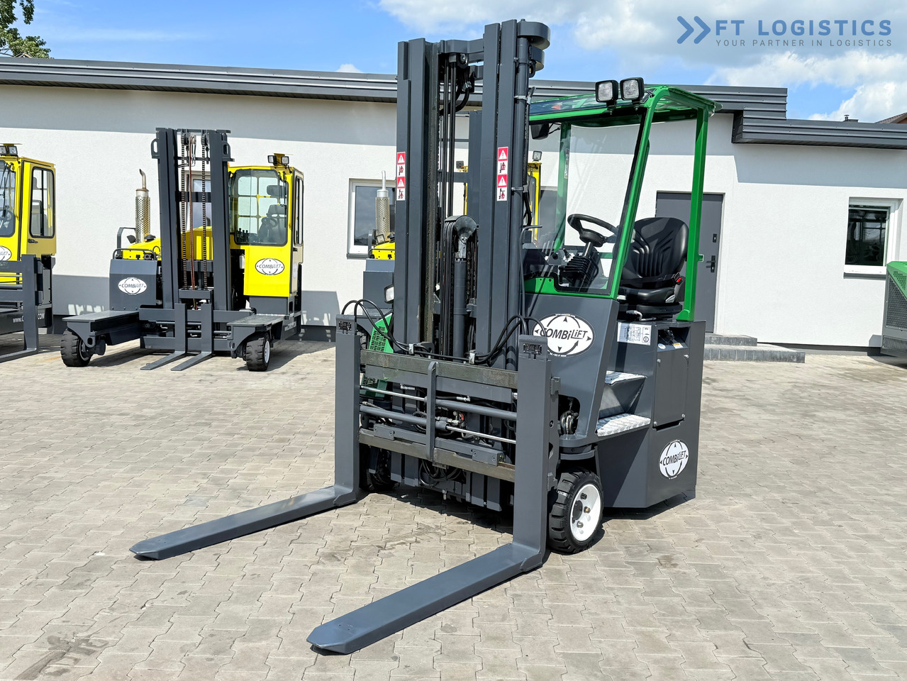 COMBILIFT CB2500 / DIESEL / EXTENDABLE FORKS / TRIPLEX / 5500MM / FREE LIFT / SIDE SHIFT / FORK POSITIONER / LIKE NEW - Четырехсторонний погрузчик: фото 2 COMBILIFT CB2500 / DIESEL / EXTENDABLE FORKS / TRIPLEX / 5500MM / FREE LIFT / SIDE SHIFT / FORK POSITIONER / LIKE NEW - Четырехсторонний погрузчик: фото 2