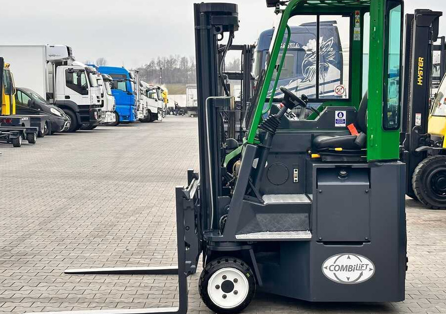 Combilift C2500CB / TRIPLEX / DIESEL / 4900MM / FREE LIFT / POSITIONER 1720MM / LIKE NEW - Четырехсторонний погрузчик: фото 2 Combilift C2500CB / TRIPLEX / DIESEL / 4900MM / FREE LIFT / POSITIONER 1720MM / LIKE NEW - Четырехсторонний погрузчик: фото 2