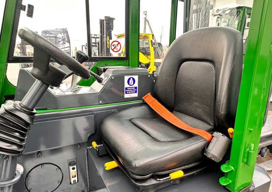 Combilift C2500CB / TRIPLEX / DIESEL / 4900MM / FREE LIFT / POSITIONER 1720MM / LIKE NEW - Четырехсторонний погрузчик: фото 4 Combilift C2500CB / TRIPLEX / DIESEL / 4900MM / FREE LIFT / POSITIONER 1720MM / LIKE NEW - Четырехсторонний погрузчик: фото 4