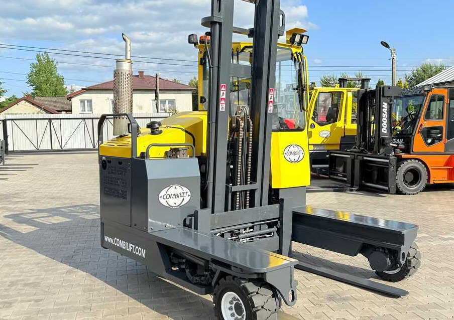 Combilift C4000 / DIESEL / DUPLEX - 4100MM / POSITIONER / ONLY 2951 MTH / LIKE NEW - Четырехсторонний погрузчик: фото 4 Combilift C4000 / DIESEL / DUPLEX - 4100MM / POSITIONER / ONLY 2951 MTH / LIKE NEW - Четырехсторонний погрузчик: фото 4