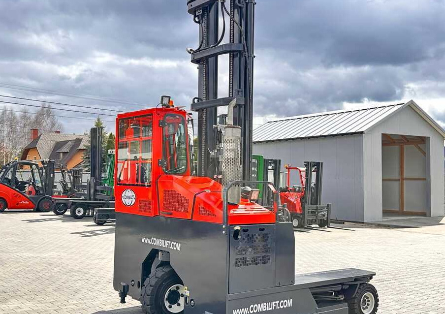 Combilift C4000 / DIESEL / TRIPLEX / 8400MM / FREE LIFT / SIDESHIFT / LIKE NEW - Четырехсторонний погрузчик: фото 5 Combilift C4000 / DIESEL / TRIPLEX / 8400MM / FREE LIFT / SIDESHIFT / LIKE NEW - Четырехсторонний погрузчик: фото 5