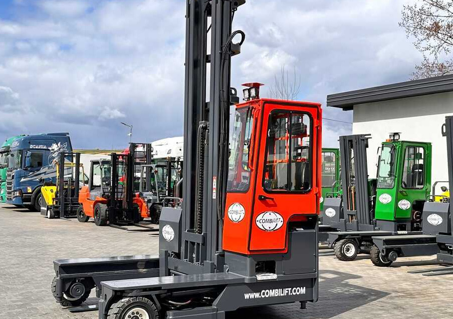 Combilift C4000 / DIESEL / TRIPLEX / 8400MM / FREE LIFT / SIDESHIFT / LIKE NEW - Четырехсторонний погрузчик: фото 1 Combilift C4000 / DIESEL / TRIPLEX / 8400MM / FREE LIFT / SIDESHIFT / LIKE NEW - Четырехсторонний погрузчик: фото 1