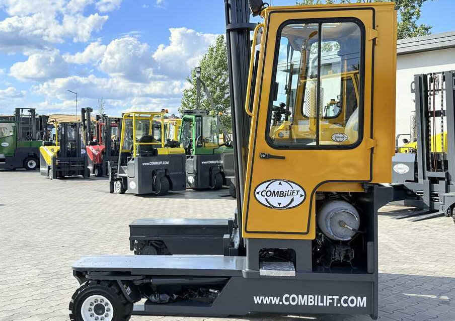 Combilift C4000 / GAS / DUPLEX - 4100MM / SIDE SHIFT / FREE LIFT / FULL HEATED CABIN / ONLY 4223 HOURS / CONDITION – LIKE NEW! - Четырехсторонний погрузчик: фото 2 Combilift C4000 / GAS / DUPLEX - 4100MM / SIDE SHIFT / FREE LIFT / FULL HEATED CABIN / ONLY 4223 HOURS / CONDITION – LIKE NEW! - Четырехсторонний погрузчик: фото 2