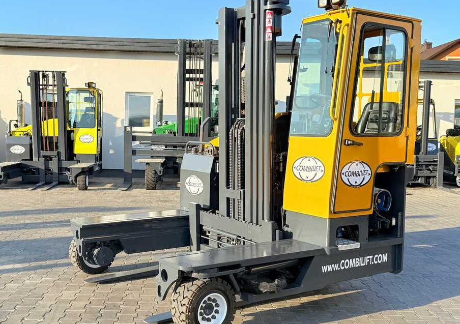 Combilift C4000 / GAS / TRIPLEX – 5600MM / FREE LIFT / FORK SIDESHIFT / LIKE NEW - Четырехсторонний погрузчик: фото 1 Combilift C4000 / GAS / TRIPLEX – 5600MM / FREE LIFT / FORK SIDESHIFT / LIKE NEW - Четырехсторонний погрузчик: фото 1