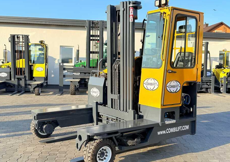 Combilift C4000 / GAS / TRIPLEX – 5600MM / FREE LIFT / FORK SIDESHIFT / LIKE NEW - Четырехсторонний погрузчик: фото 2 Combilift C4000 / GAS / TRIPLEX – 5600MM / FREE LIFT / FORK SIDESHIFT / LIKE NEW - Четырехсторонний погрузчик: фото 2