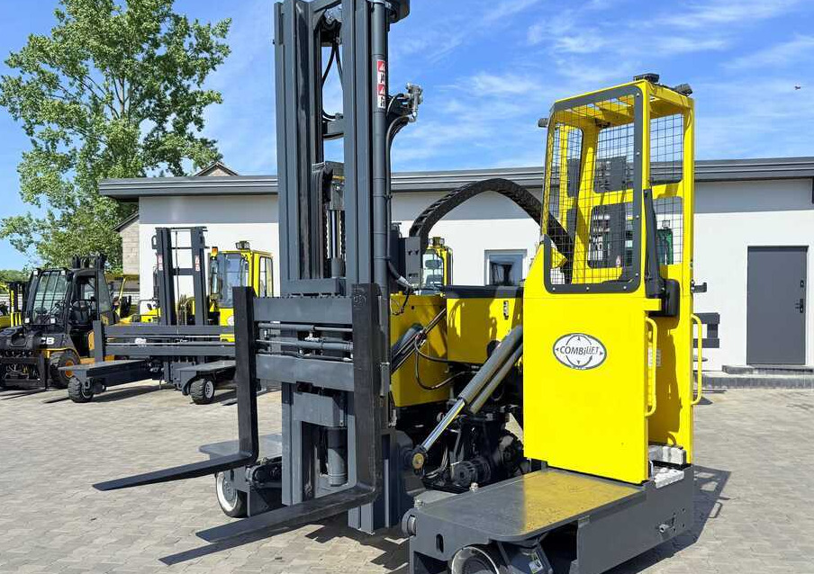 Combilift C4000STE / TRIPLEX / 6850MM / FREE LIFT / ONLY 1,348 HOURS / FORK SIDESHIFT / EXCELLENT CONDITION - Четырехсторонний погрузчик: фото 1 Combilift C4000STE / TRIPLEX / 6850MM / FREE LIFT / ONLY 1,348 HOURS / FORK SIDESHIFT / EXCELLENT CONDITION - Четырехсторонний погрузчик: фото 1