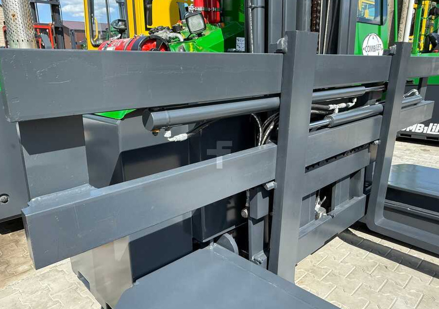 Combilift C5000E / ELECTRIC / TRIPLEX 8300MM / FULL FREE LIFT / WIDE POSITIONER / FORK SIDESHIFT / BATTERY LIKE NEW - Четырехсторонний погрузчик: фото 5 Combilift C5000E / ELECTRIC / TRIPLEX 8300MM / FULL FREE LIFT / WIDE POSITIONER / FORK SIDESHIFT / BATTERY LIKE NEW - Четырехсторонний погрузчик: фото 5