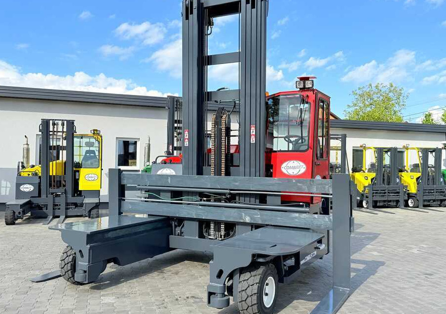 Combilift C8000 / GAS / TRIPLEX 8300 / WIDE FORK POSITIRONER / FREE-LIFT / A comprehensive range of four-way and side-loading forklifts. - Четырехсторонний погрузчик: фото 3 Combilift C8000 / GAS / TRIPLEX 8300 / WIDE FORK POSITIRONER / FREE-LIFT / A comprehensive range of four-way and side-loading forklifts. - Четырехсторонний погрузчик: фото 3