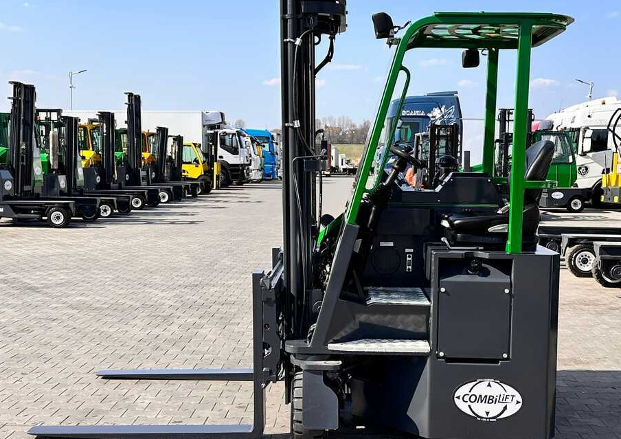 Combilift CB2500 / DIESEL / TRIPLEX / 5500MM / FREE LIFT / SIDE SHIFT / FORK POSITIONER / LIKE NEW - Четырехсторонний погрузчик: фото 3 Combilift CB2500 / DIESEL / TRIPLEX / 5500MM / FREE LIFT / SIDE SHIFT / FORK POSITIONER / LIKE NEW - Четырехсторонний погрузчик: фото 3