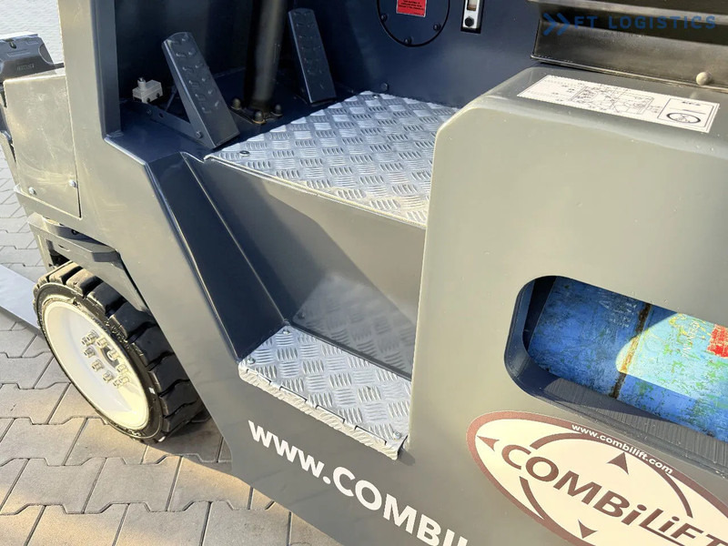 Четырехсторонний погрузчик Combilift CB4000 / GAS / TRIPLEX 5200MM / FREE LIFT / FORK POSITIONER / SIDE SHIFT / EXCELLENT CONDITION / Wide range of four-way and side: фото 9 Четырехсторонний погрузчик Combilift CB4000 / GAS / TRIPLEX 5200MM / FREE LIFT / FORK POSITIONER / SIDE SHIFT / EXCELLENT CONDITION / Wide range of four-way and side: фото 9