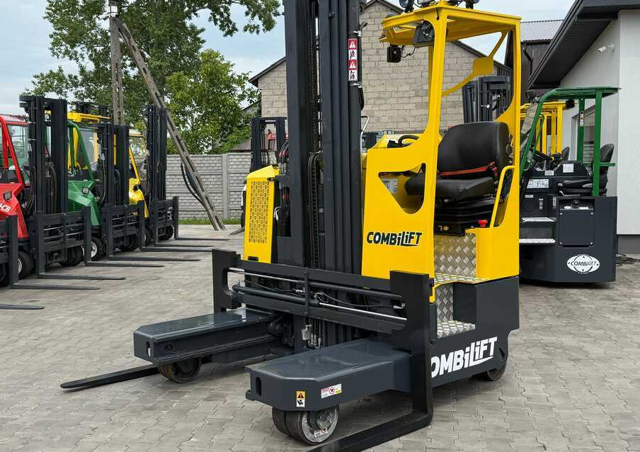 Combilift MR / ELECTRIC / TRIPLEX – 6000MM / FULL FREE LIFT / WIDE POSITIONER / FORK SIDESHIFT / ONLY 1400 HOURS / LIKE NEW - Четырехсторонний погрузчик: фото 1 Combilift MR / ELECTRIC / TRIPLEX – 6000MM / FULL FREE LIFT / WIDE POSITIONER / FORK SIDESHIFT / ONLY 1400 HOURS / LIKE NEW - Четырехсторонний погрузчик: фото 1