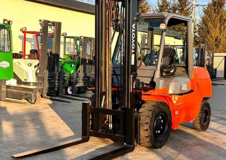 Toyota 42-4FD40 / DIESEL / 4500KG / DUPLEX / FORKS 1400MM / WELL-MAINTAINED - Дизельный погрузчик: фото 2 Toyota 42-4FD40 / DIESEL / 4500KG / DUPLEX / FORKS 1400MM / WELL-MAINTAINED - Дизельный погрузчик: фото 2