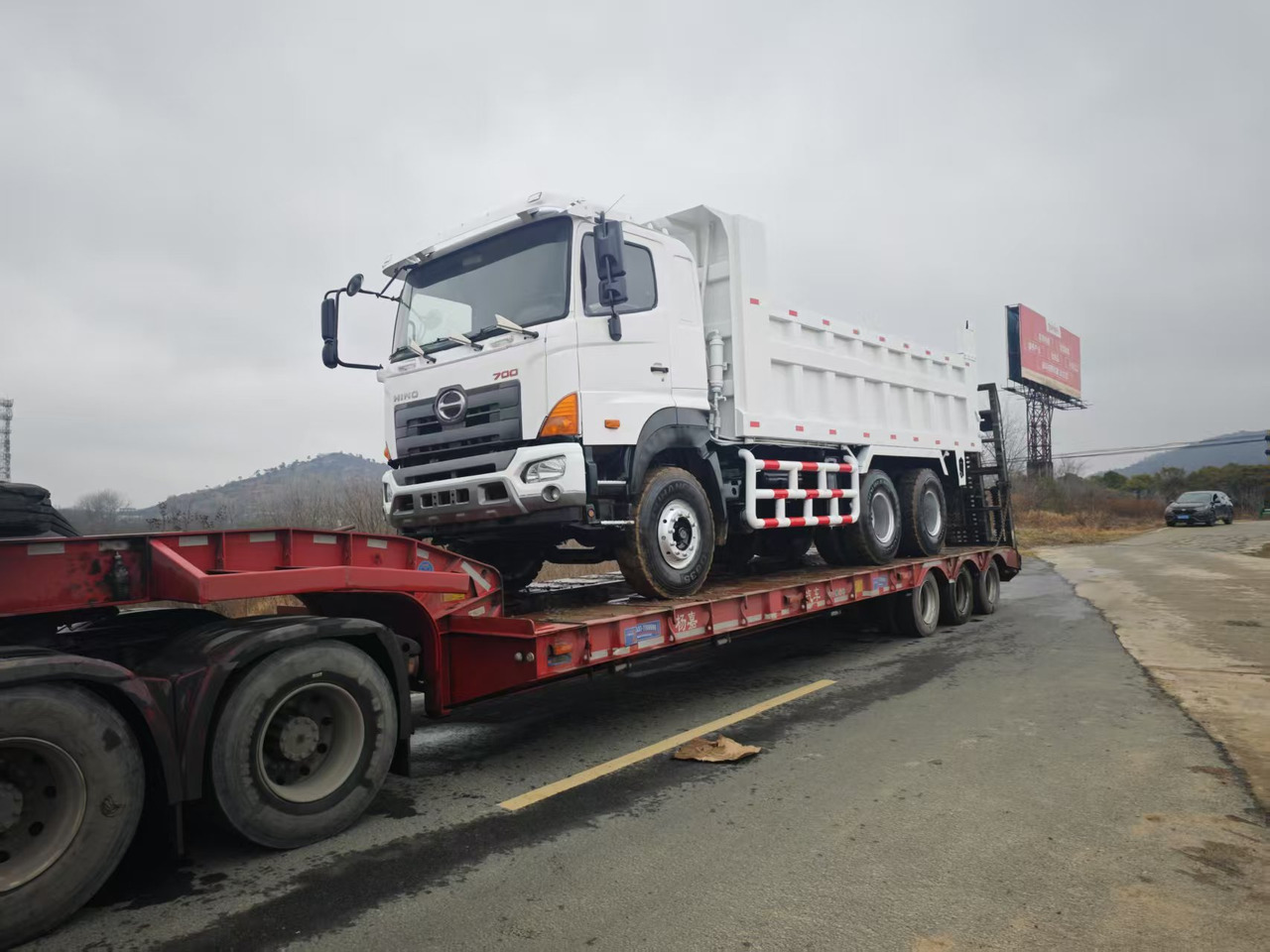 HINO HINO 700 - Самосвал: фото 2 HINO HINO 700 - Самосвал: фото 2