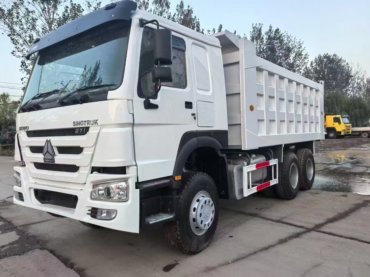 HOWO HOWO 371 SINOTRUK - Грузовик с закрытым кузовом: фото 1 HOWO HOWO 371 SINOTRUK - Грузовик с закрытым кузовом: фото 1