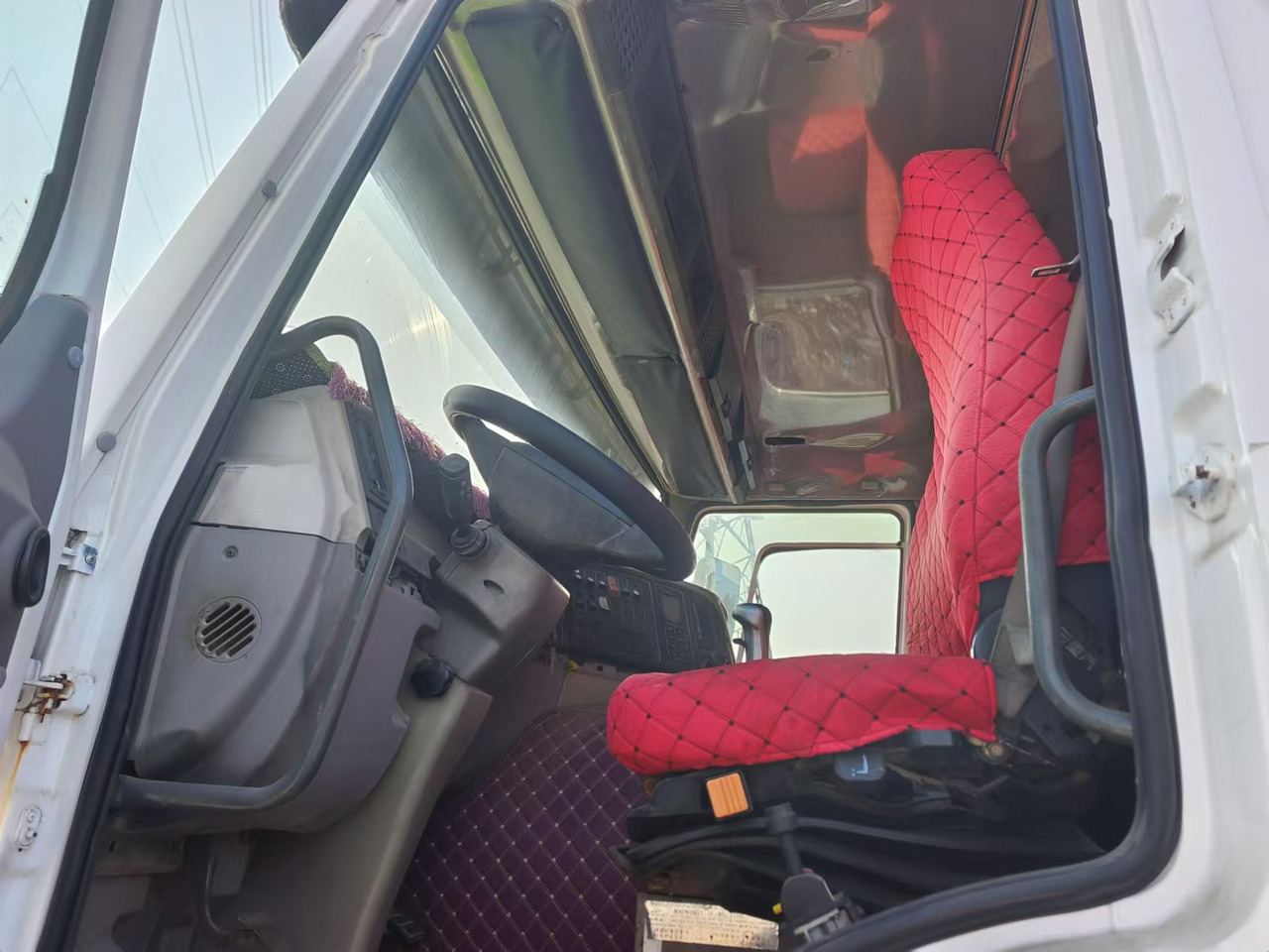 HOWO,XCMG HOWO 375,XCMG MSQS300-4 12 tons - Грузовик-цистерна: фото 4 HOWO,XCMG HOWO 375,XCMG MSQS300-4 12 tons - Грузовик-цистерна: фото 4