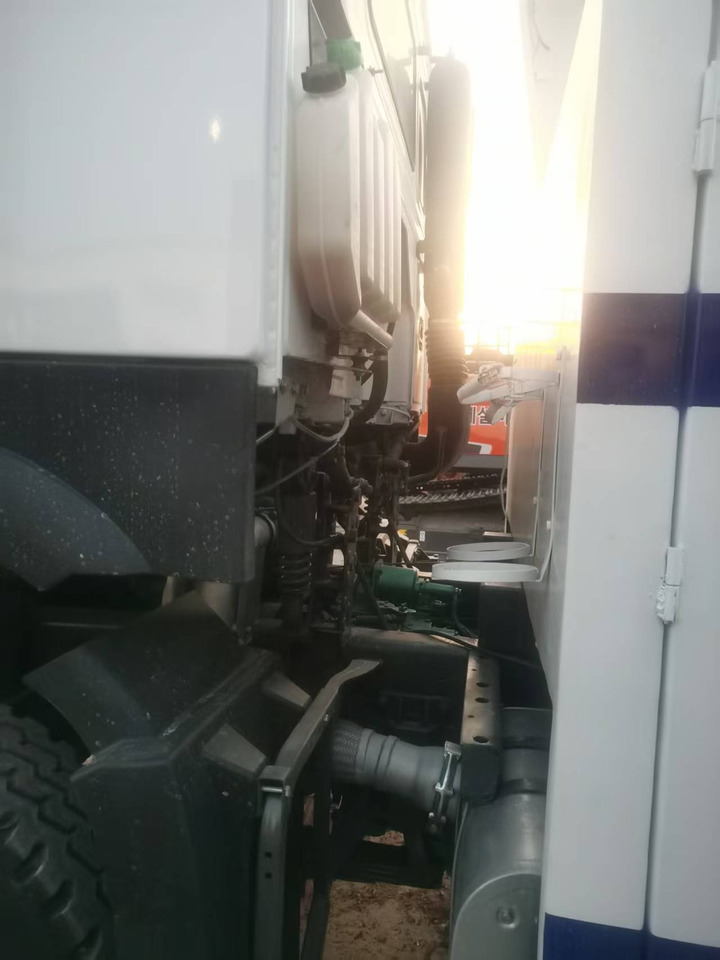 Новый Автоманипулятор HOWO tow truck: фото 9