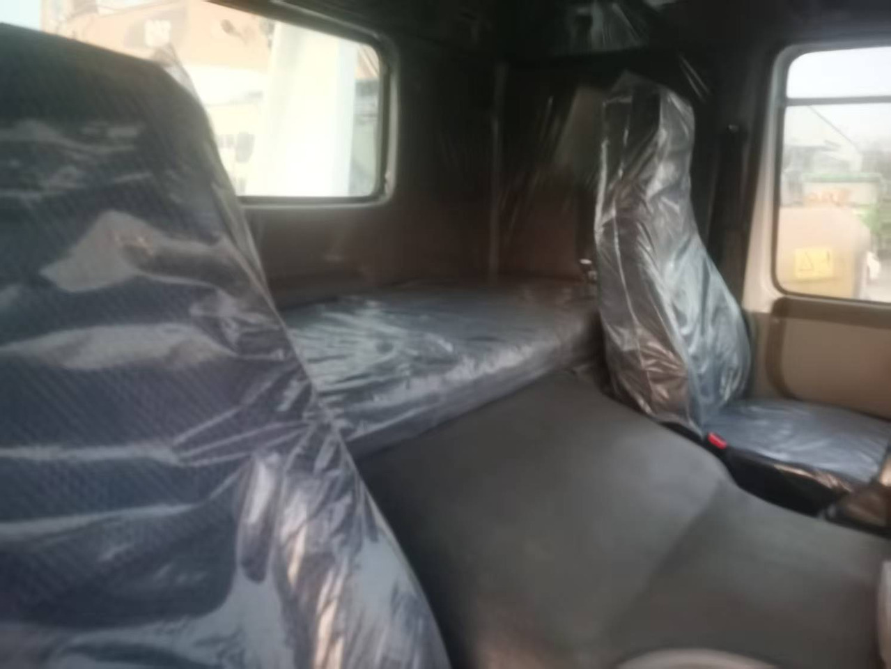 SINOTRUK 6*4 - Эвакуатор: фото 5 SINOTRUK 6*4 - Эвакуатор: фото 5