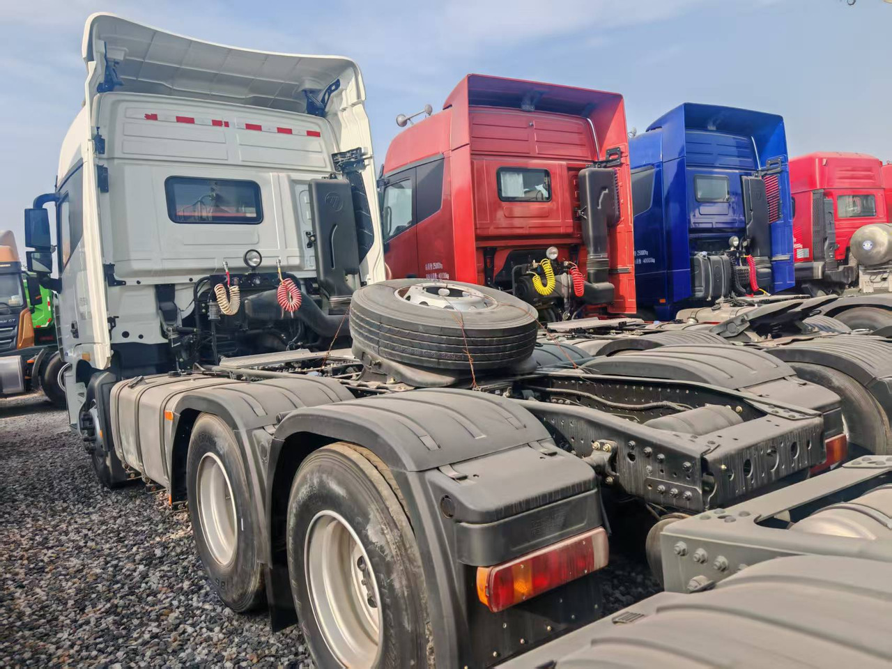 Auman 6×4 - Тягач: фото 1 Auman 6×4 - Тягач: фото 1