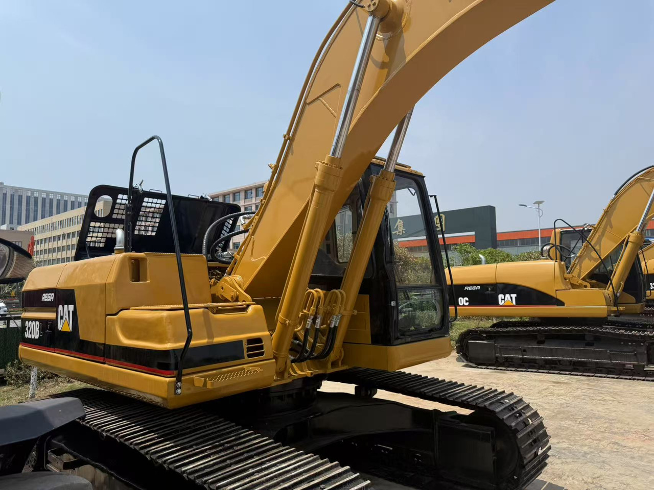 CATERPILLAR CRAWLER EXCAVATOR CAT 320B in Low Price for Hot Sale - Гусеничный экскаватор: фото 2 CATERPILLAR CRAWLER EXCAVATOR CAT 320B in Low Price for Hot Sale - Гусеничный экскаватор: фото 2