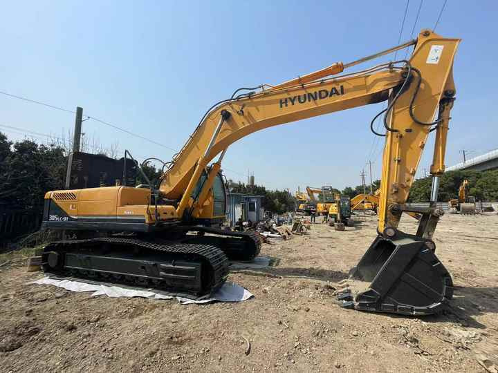 Heavy-Duty Hyundai 305 Excavator for Mining & Construction - Well-Maintained, Warranty Included - Гусеничный экскаватор: фото 2 Heavy-Duty Hyundai 305 Excavator for Mining & Construction - Well-Maintained, Warranty Included - Гусеничный экскаватор: фото 2