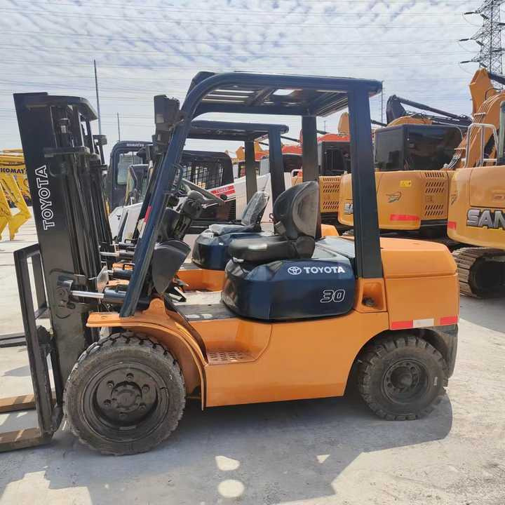 Secod Hand Japanese Brand Toyota 30 Forklift Mini 3 Ton Forklift with Good Performance and Less Working Time for Sale - Вилочный погрузчик: фото 3 Secod Hand Japanese Brand Toyota 30 Forklift Mini 3 Ton Forklift with Good Performance and Less Working Time for Sale - Вилочный погрузчик: фото 3