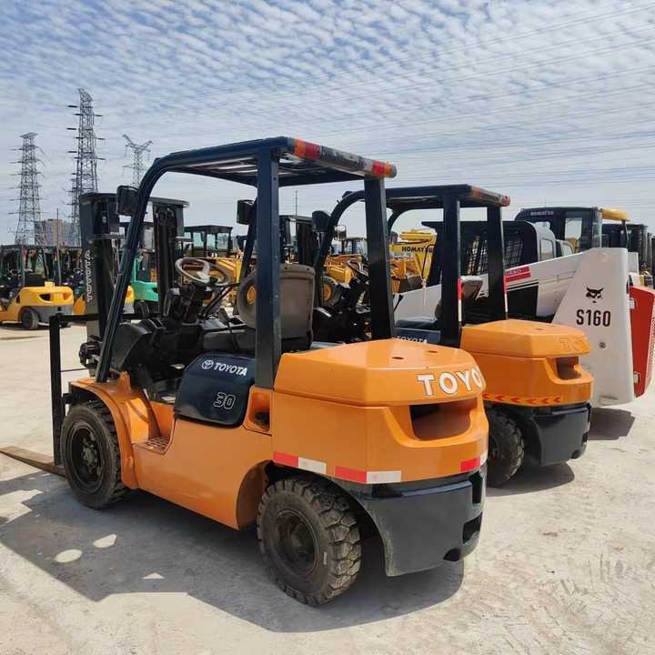 Secod Hand Japanese Brand Toyota 30 Forklift Mini 3 Ton Forklift with Good Performance and Less Working Time for Sale - Вилочный погрузчик: фото 1 Secod Hand Japanese Brand Toyota 30 Forklift Mini 3 Ton Forklift with Good Performance and Less Working Time for Sale - Вилочный погрузчик: фото 1