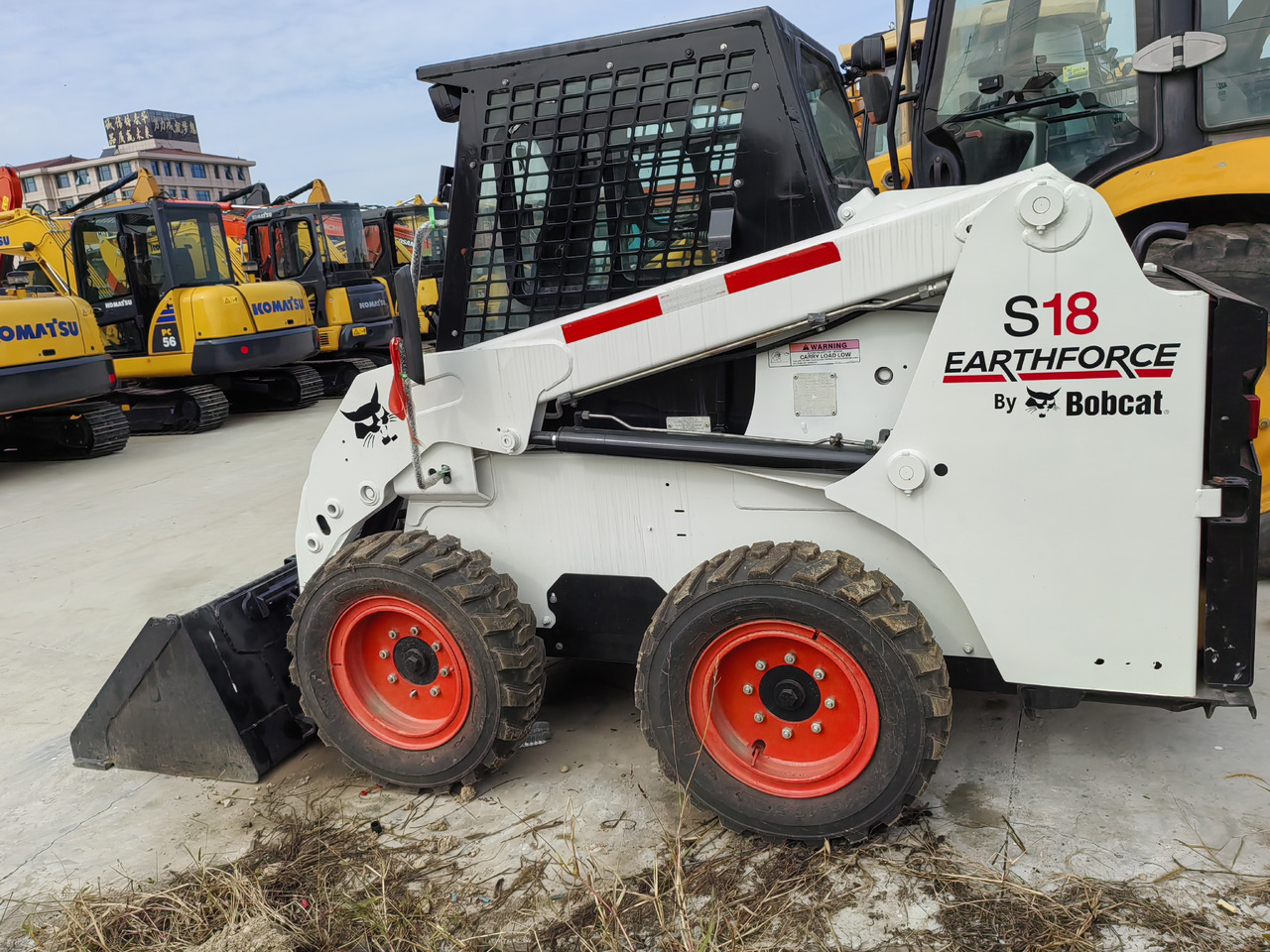 BOBCAT used second-hand good condition Bobcat S18 - Строительная техника: фото 4 BOBCAT used second-hand good condition Bobcat S18 - Строительная техника: фото 4
