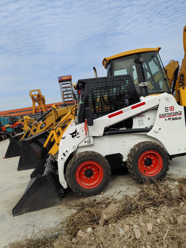 BOBCAT used second-hand good condition Bobcat S18 - Строительная техника: фото 3 BOBCAT used second-hand good condition Bobcat S18 - Строительная техника: фото 3