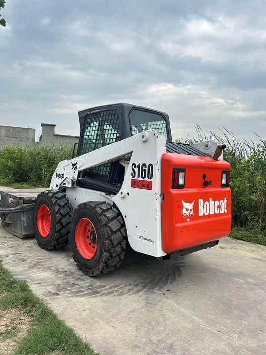 Мини-погрузчик с бортовым поворотом USED BOBCAT S160 Skid-steer Loader Bobcat S160 Carry Sweeper with Very Good Performance Is for Sale at a Low Price.: фото 6