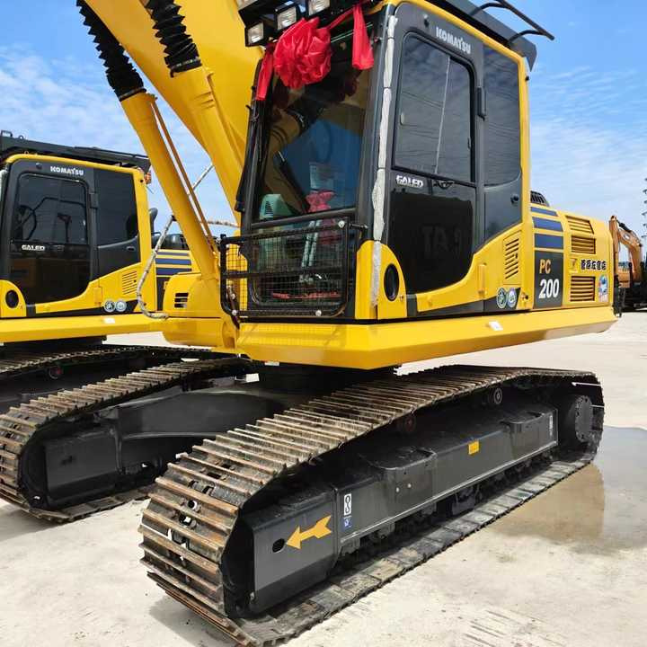 USED komatsu Pc200-8 Excavator with Good Condition for Sale - Экскаватор: фото 3 USED komatsu Pc200-8 Excavator with Good Condition for Sale - Экскаватор: фото 3