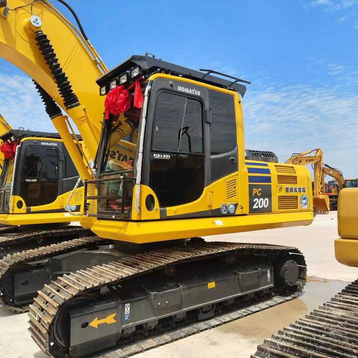 USED komatsu Pc200-8 Excavator with Good Condition for Sale - Экскаватор: фото 2 USED komatsu Pc200-8 Excavator with Good Condition for Sale - Экскаватор: фото 2