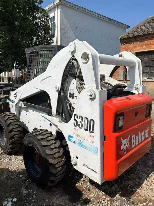 Used Bob Cat Bob Cat S300 Used Skid Steer Wheel Loader Multifunctional Track Loaders Bobcat - Мини-погрузчик с бортовым поворотом: фото 4 Used Bob Cat Bob Cat S300 Used Skid Steer Wheel Loader Multifunctional Track Loaders Bobcat - Мини-погрузчик с бортовым поворотом: фото 4