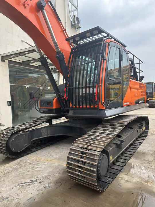 Used Digger DOOSAN DX300 Construction Machinery Construction Digger Used DOOSAN DX300 Cheap Excavator - Гусеничный экскаватор: фото 3 Used Digger DOOSAN DX300 Construction Machinery Construction Digger Used DOOSAN DX300 Cheap Excavator - Гусеничный экскаватор: фото 3