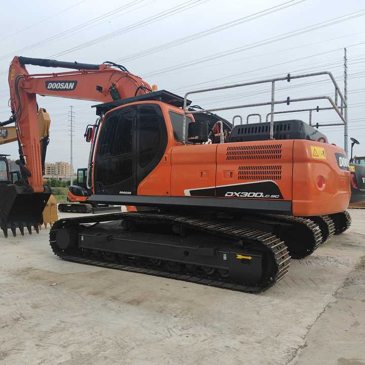 Used Digger DOOSAN DX300 Construction MachineryConstruction Digger Used DOOSAN DX300 Cheap Excavator - Гусеничный экскаватор: фото 1 Used Digger DOOSAN DX300 Construction MachineryConstruction Digger Used DOOSAN DX300 Cheap Excavator - Гусеничный экскаватор: фото 1