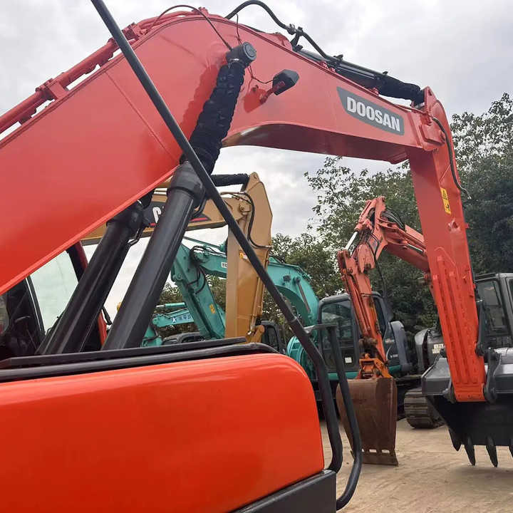 Used Excavator Doosan DX225LC-9 Excavators Mini Equipment Earth Moving Machinery Doosan Digger Excavator for Sale - Гусеничный экскаватор: фото 1 Used Excavator Doosan DX225LC-9 Excavators Mini Equipment Earth Moving Machinery Doosan Digger Excavator for Sale - Гусеничный экскаватор: фото 1