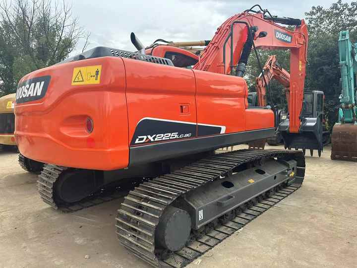 Used Excavator Doosan DX225LC-9 Excavators Mini Equipment Earth Moving Machinery Doosan Digger Excavator for Sale - Гусеничный экскаватор: фото 3 Used Excavator Doosan DX225LC-9 Excavators Mini Equipment Earth Moving Machinery Doosan Digger Excavator for Sale - Гусеничный экскаватор: фото 3