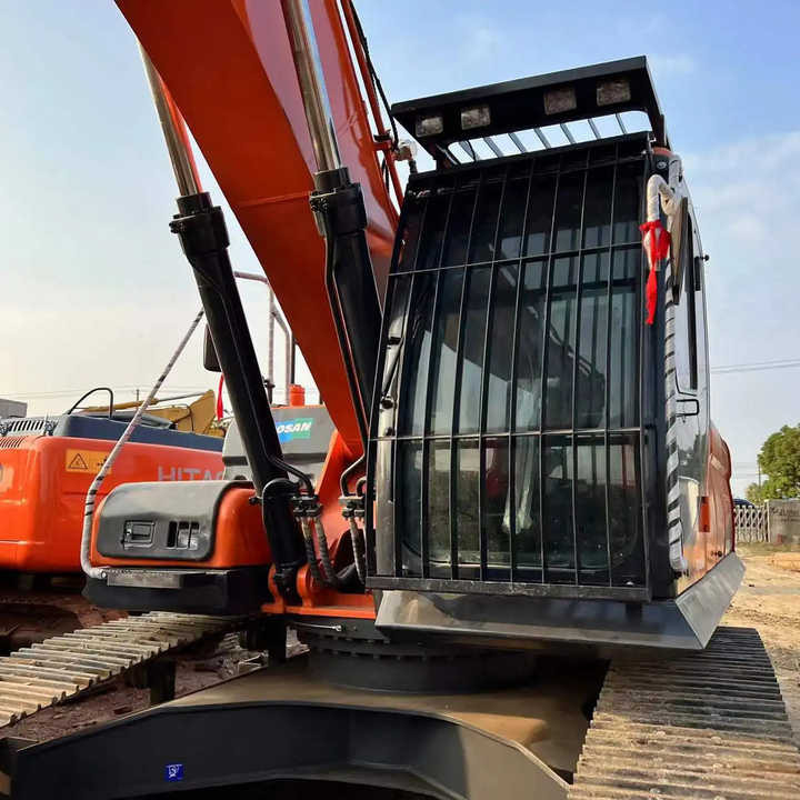 Used Excavator Doosan DX300 Excavators Mini Equipment Earth Moving Machinery Doosan Digger Excavator for Sale - Гусеничный экскаватор: фото 2 Used Excavator Doosan DX300 Excavators Mini Equipment Earth Moving Machinery Doosan Digger Excavator for Sale - Гусеничный экскаватор: фото 2