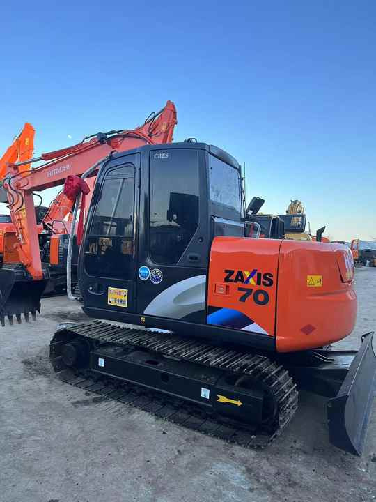 Used HITACHI ZX-70 High Quality Good Condition - Экскаватор: фото 2 Used HITACHI ZX-70 High Quality Good Condition - Экскаватор: фото 2