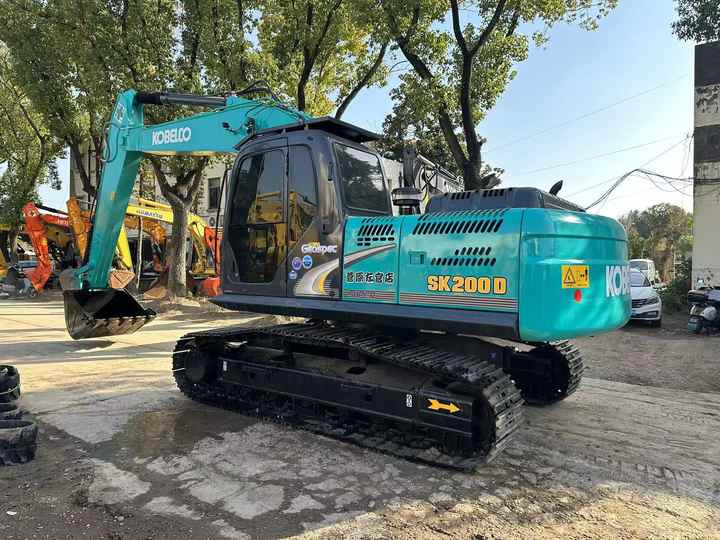 Used Japan Original Brand Kobelco Sk200-8 Excavator in High Quality for Sale High Working Efficiency - Экскаватор: фото 4 Used Japan Original Brand Kobelco Sk200-8 Excavator in High Quality for Sale High Working Efficiency - Экскаватор: фото 4